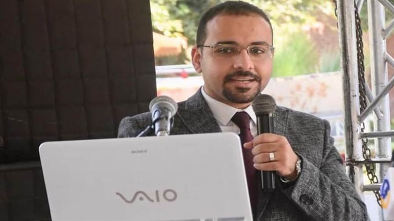 الدكتور محمد عمر