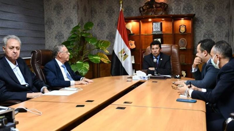 وزير الرياضة ينهى