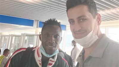 تراوري يسبق بعثة بيراميدز إلى تنزانيا.. والفريق يغادر مطار القاهرة