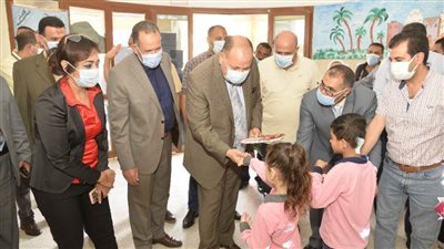 محافظ أسيوط يتفقد سير العمل بمدرسة النهضة للتعليم الأساسي بأسيوط الجديدة 