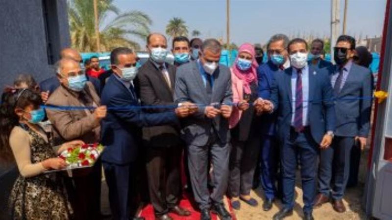 يفتتح مدرسة عرب بخواج