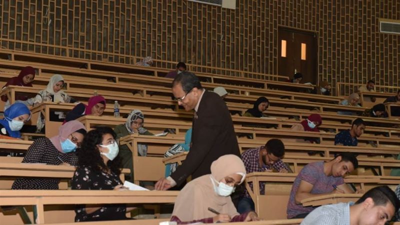 من لجنة الامتحان