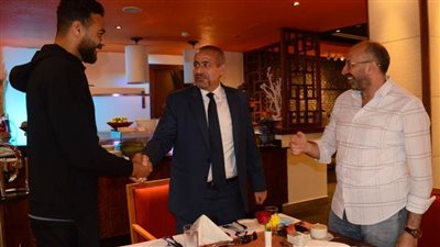 بالصور.. سفير مصر بكينيا يزور بعثة الزمالك