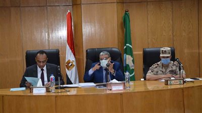 محافظ المنيا يناقش استعدادات كافة الجهات لموسم الشتاء القادم