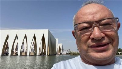 نجيب ساويرس يمزح مع متابعيه بعد إزالة آثار حريق الجونة