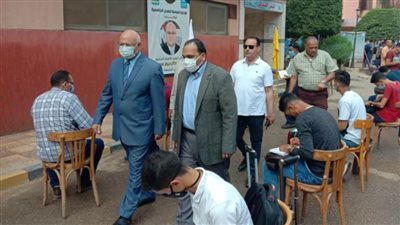 رئيس جامعة بنها يتابع تسكين طلاب بالمدن الجامعية