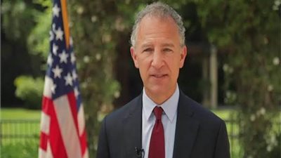 السفير الأمريكي:الولايات المتحدة ومصر يعملان جنبًا إلى جنب لمكافحة فيروس كورونا المستجد