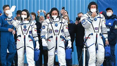 عودة طاقم سينمائي روسي بسلام في كازاخستان بعد تصوير أول فيلم بالفضاء