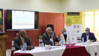 علي هامش ملتقى محافظ الوادي الجديد شارك المحافظ ورش العمل والندوات