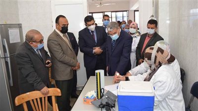محافظ المنيا: إتاحة تطعيم طلاب الجامعات ضد كورونا بجميع مراكز تلقي اللقاح 