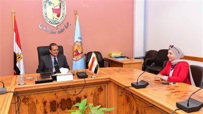 جامعة سوهاج تبحث آليات التعاون مع مركز النيل للإعلام