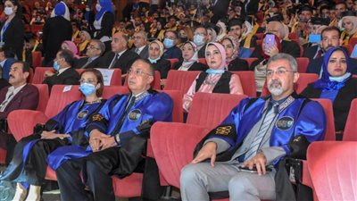 محافظ الإسكندرية يشهد حفل تخريج الدفعة الـ79 بكلية الآداب جامعة الإسكندرية