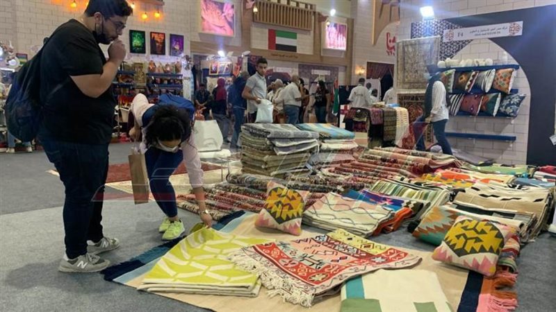 خلال المعرض