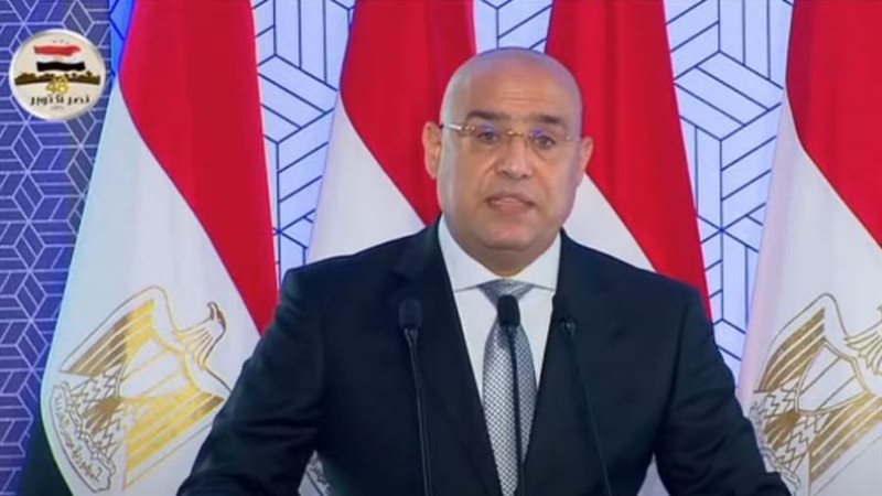 وزير الإسكان خلال