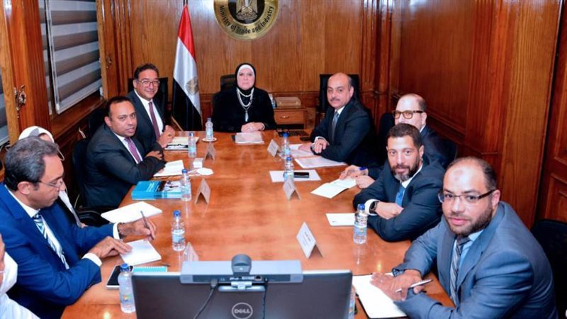 اثناء اجتماع وزيرة