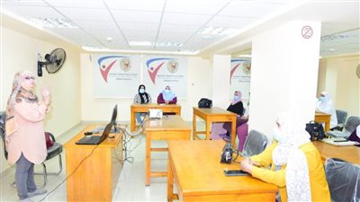 دورة تدريبية لفتيات التمريض بمستشفى سوهاج الجامعي عن طرق مكافحة العدوى