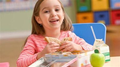 احذري.. اللانش بوكس وراء تسوس أسنان أطفالك