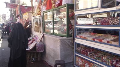السهرات الدينية وشراء الحلوى والعرائس.. مظاهر الأسايطة احتفالا بالمولد النبوي الشريف