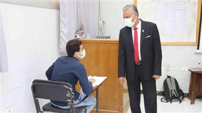 رئيس جامعة جنوب الوادي يواصل جولاته بكليات الجامعة