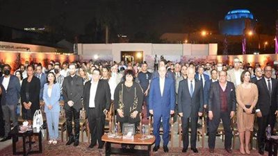 وزيرة الثقافة تكرم عددًا من أبطال أكتوبر وفناني مصر وتسلم جوائز مسابقة أنا المصري للأغنية الوطنية بالهناجر 
