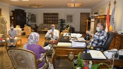 محافظ أسيوط يتابع مع مسؤولي جهاز التعمير نسب تنفيذ مشروعات تطوير الريف المصري في 7 مراكز