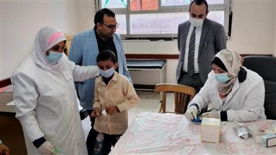 فحص ٢٩٩٢٥ طالبا ضمن المبادرة الرئاسية لعلاج أمراض سوء التغذية بمدارس البحيرة