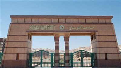 الطب البشري بسوهاج تشارك في فعاليات اليوم العلمي للتدريب على العناية المركزة 