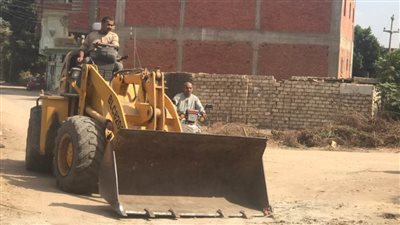 استجاية لشكاوى الأهالى.. حملة لإزالة التعديات على طريق عمومى بطوخ