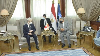 رئيس هيئة قناة السويس يبحث مع السفير الياباني بالقاهرة سبل تعزيز التعاون المشترك