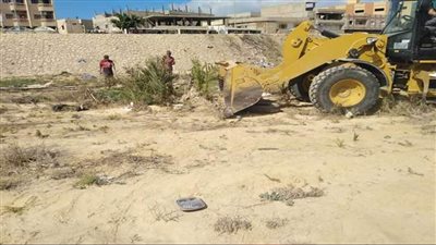 تطهير مجرى وادى العريش استعدادًا لموسم الأمطار والسيول