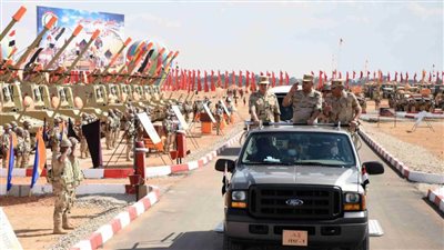 وزير الدفاع يشهد إجراءات تفتيش الحرب لإحدى تشكيلات الجيش الثاني الميداني بعد تحديثها