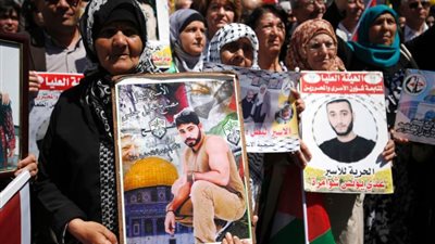 نادي الأسير: نقل عدد من الأسرى الفلسطينيين المضربين إلى المستشفى بعد تردي أوضاعهم الصحية