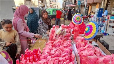 تعليق زينات على شرفات المنازل وشراء الحلوى ابتهاجًا بـ