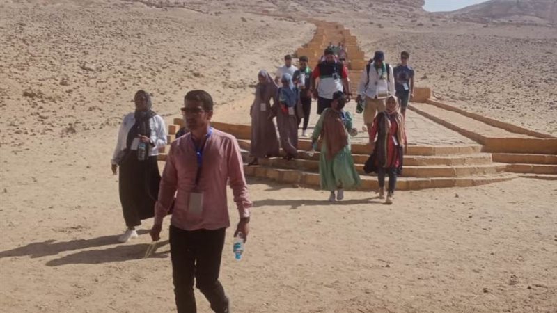 وفود سياحية تزور