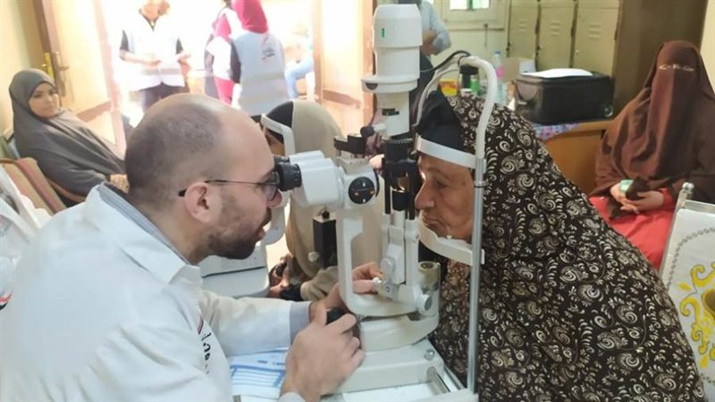 الكشف الطبي على الأهالي