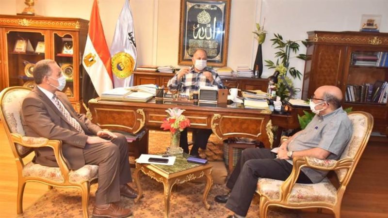 محافظ أسيوط يلتقي