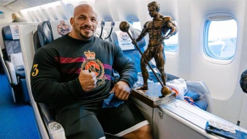 بيج رامي في الطائرة