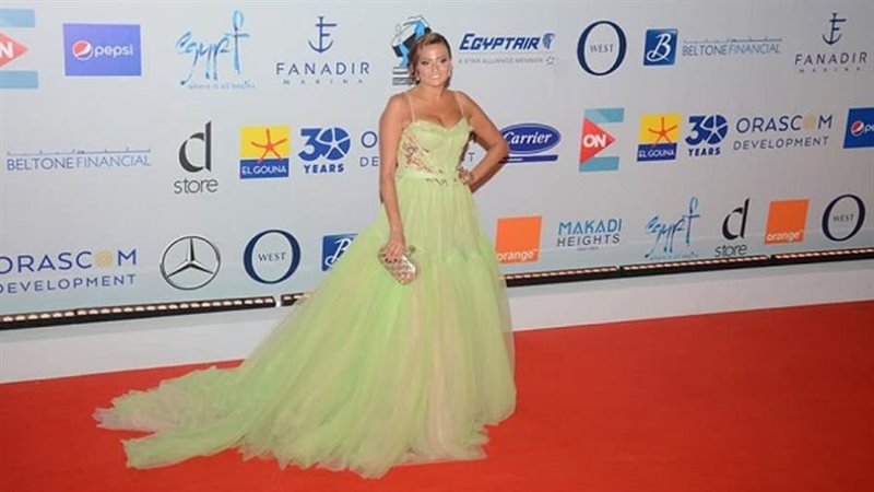 الفنانة بشرى