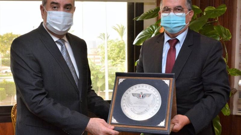 وزير الطيران خلال