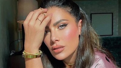 صبا مبارك تسخر من بذلتها في مهرجان الجونة بصورة أحمد حلمي 