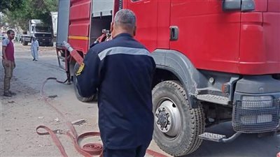 نشوب حريق بمخلفات بجوار سور مستشفي الشريعي بسمالوط شمال المنيا