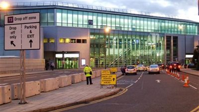 إخلاء صالة وصول 2 بمطار مانشستر في بريطانيا بعد العثور على طرد مشبوه