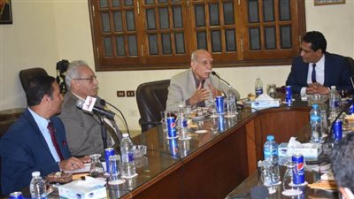 كوكبة من أبطال حرب أكتوبر في صالون 