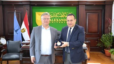 رئيس جامعة الإسكندرية يستقبل منسق مكتب العلاقات الدولية بجامعة بوردو الفرنسية