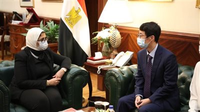 وزيرة الصحة ومدير 