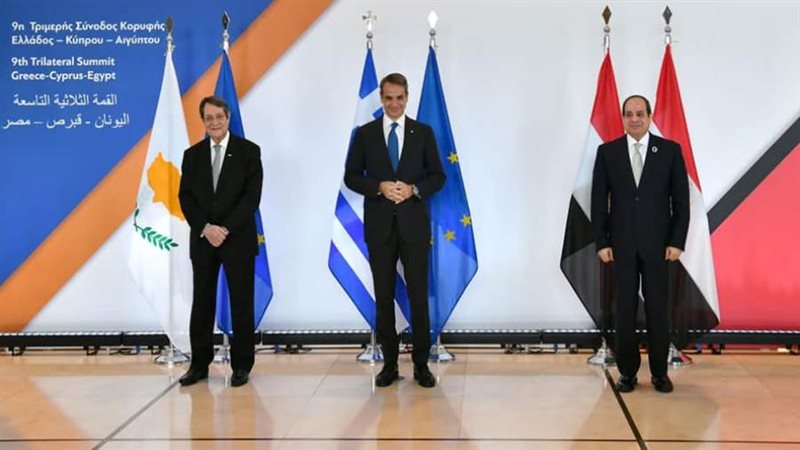 القمة الثلاثية