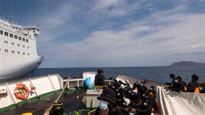 منظمة ألمانية غير حكومية تعلن موافقة إيطاليا على إنزال 406 مهاجرين أنقذتهم مؤخرا