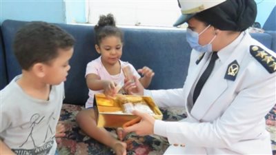 الداخلية توزع حلوى المولد النبوي على نزلاء دور رعاية الأيتام وذوى القدرات الخاصة بالقاهرة والجيزة