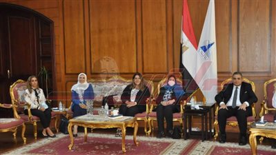 رئيس جامعة كفر الشيخ يستقبل لجنة تقييم واعتماد بنك الدم بالمستشفى الجامعي