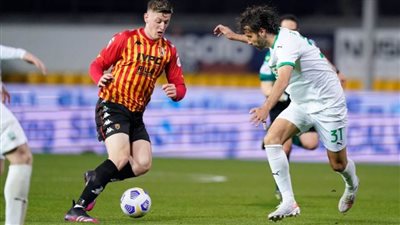 ساسولو يفوز على فينيزيا 3-1 بالدوري الإيطالي لكرة القدم